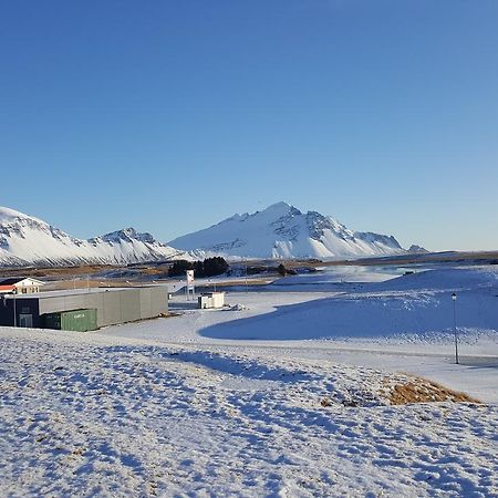 Hvita Husith, Kirkjubraut 48 Appartamento Höfn Esterno foto