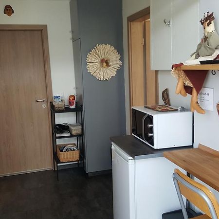 Hvita Husith, Kirkjubraut 48 Appartamento Höfn Esterno foto