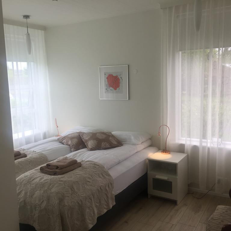 Hvita Husith, Kirkjubraut 48 Appartamento Höfn Esterno foto