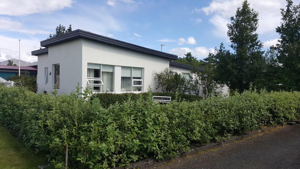Hvita Husith, Kirkjubraut 48 Appartamento Höfn Esterno foto