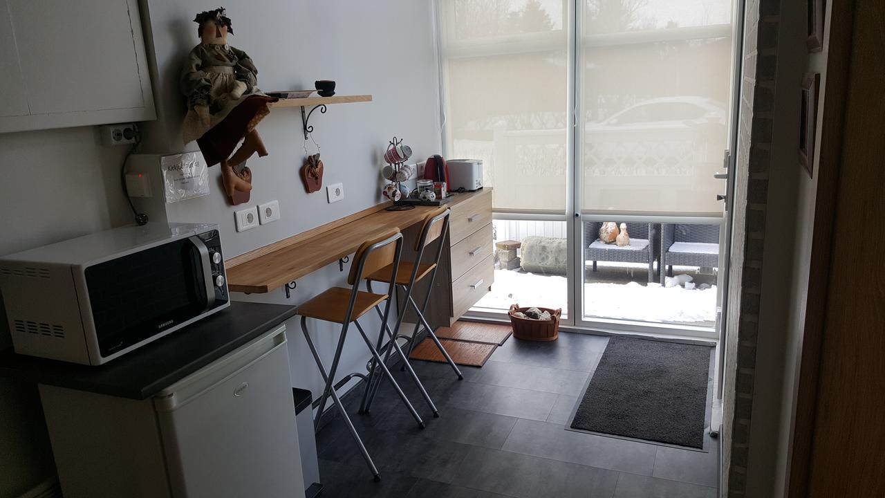 Hvita Husith, Kirkjubraut 48 Appartamento Höfn Esterno foto