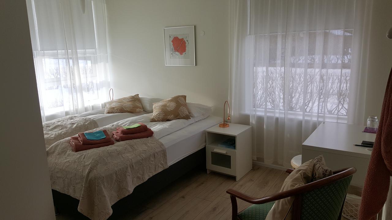 Hvita Husith, Kirkjubraut 48 Appartamento Höfn Esterno foto